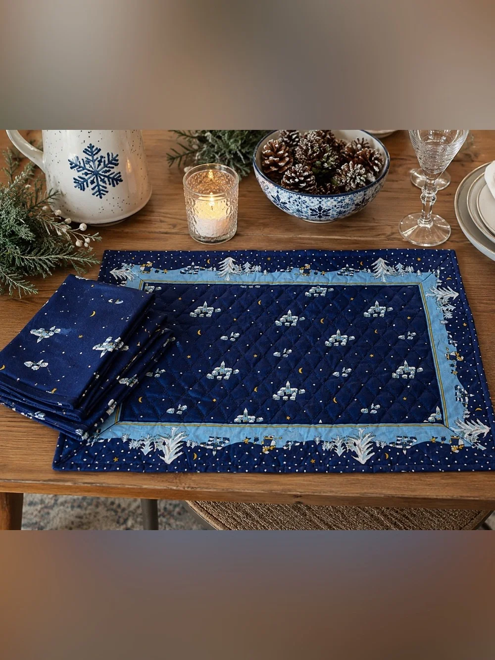 Vera Bradley Designs Winter Village Quilted Placemat & 4 Napkin Set Holiday